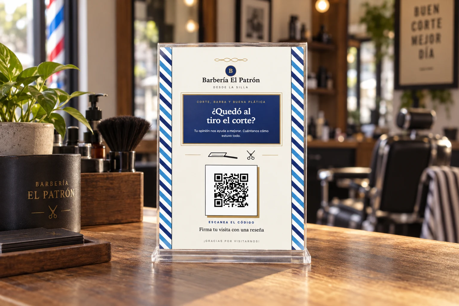 Montaje del póster Barbería El Patrón de Fichita con franjas azules y código QR sobre una recepción.